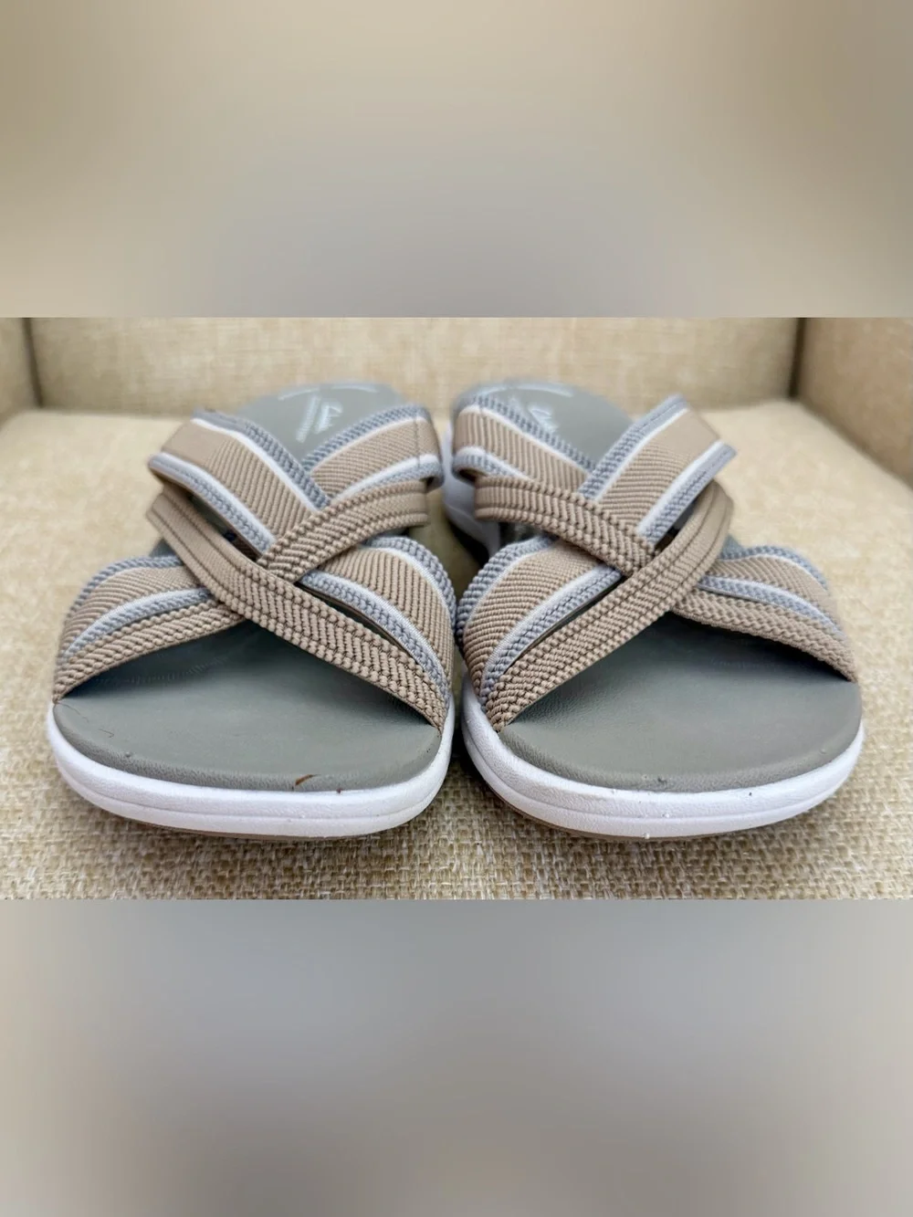 Clarks Mira Isle Tan Gray Crisscross Cloudsteppers Sandals Slides Women Size 8M